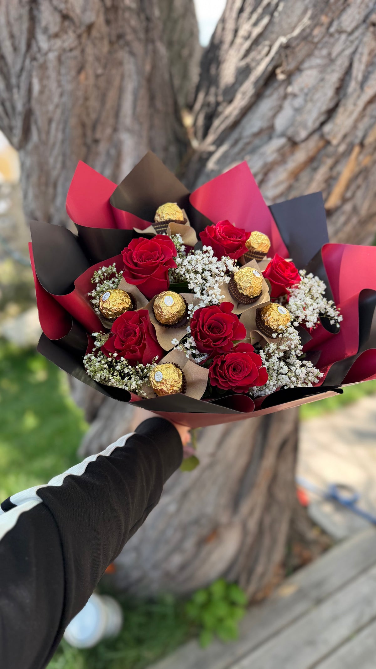 Roses & Chocolate — flowers and chocolate gift